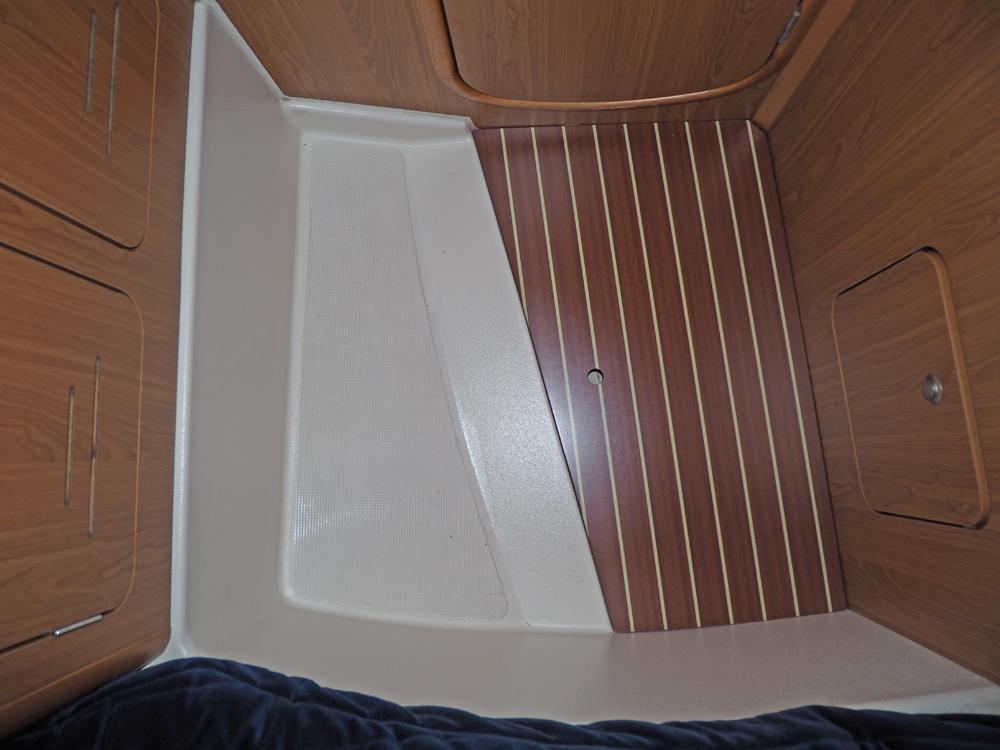 Aft cabin, Accommodation